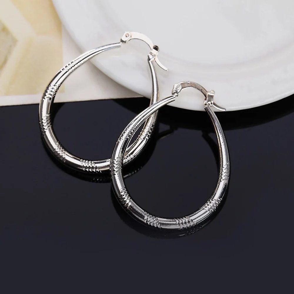 Gorgeous .925 Sterling Silver Oval Hanging Hoop Earrings With Pattern - Picture 11 of 11